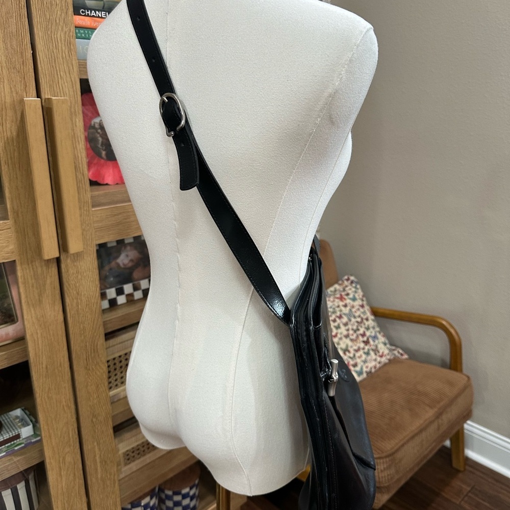 Longchamp Black Leather Shoulder Bag Minimalist Classic Tote Purse - Picture 4 of 13